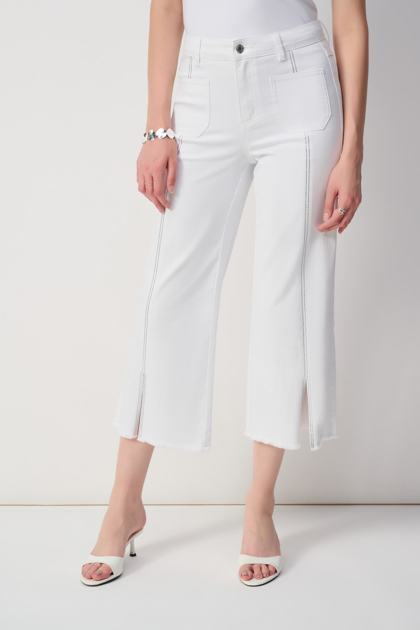 Joseph Ribkoff Culotte Jeans With Embellished Front Seam
251901 S/S 2025