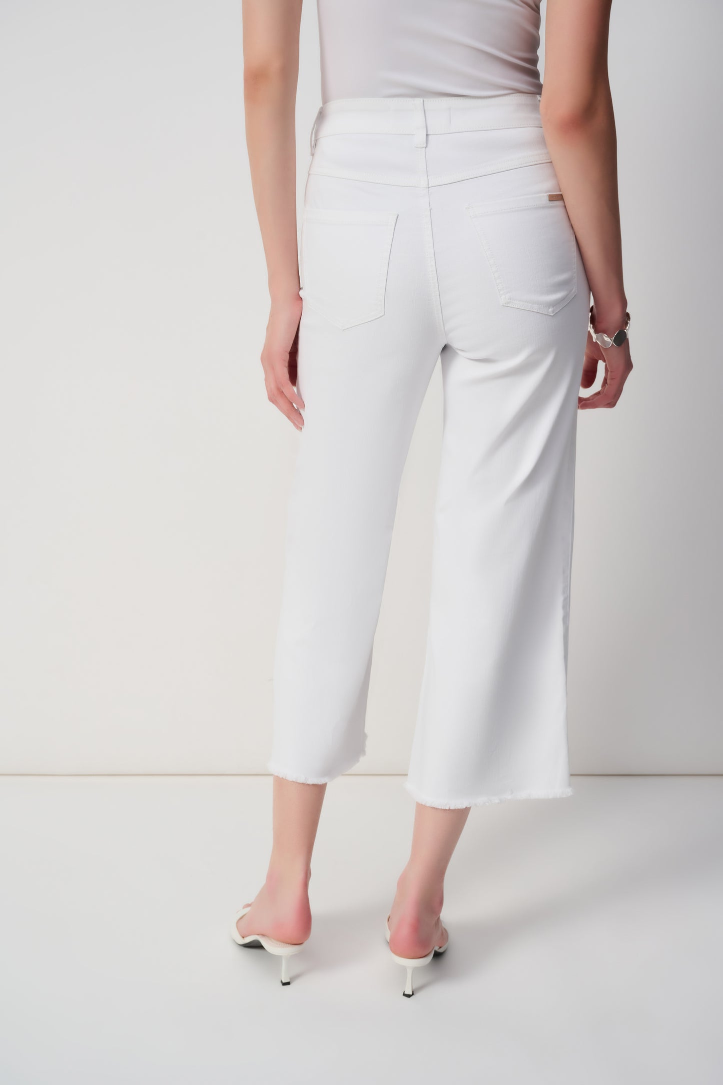 Joseph Ribkoff Culotte Jeans With Embellished Front Seam
251901 S/S 2025