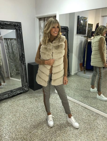 KM002 Beautiful Champagne Faux Fur Gilet One Size